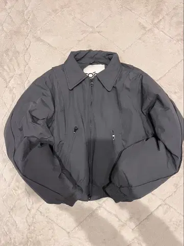 짧은 기장 그레이 봄버 자켓 더블 지퍼