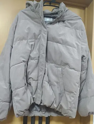 핑크 베이지 계열 다운 자켓 L 사이즈