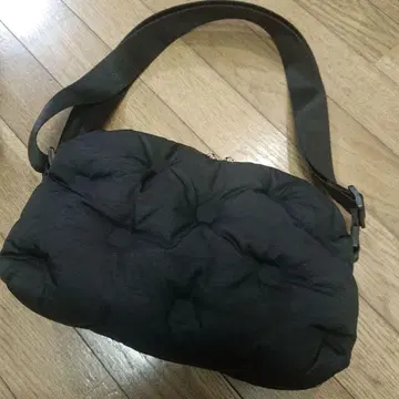 [ 새상품급 ] 안티카 antiqua 본딩 숄더백 블랙