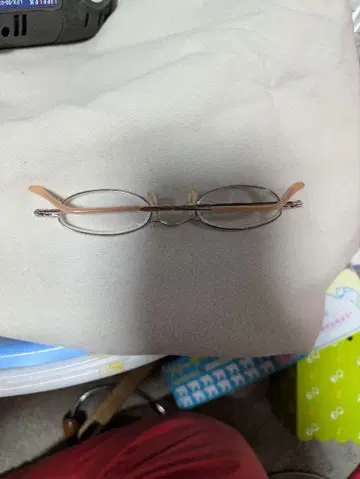 실버 오벌 프레임 안경