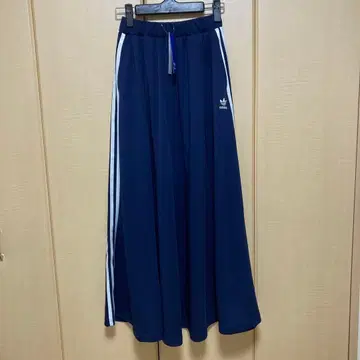 adidas 네이비 플레어 스커트