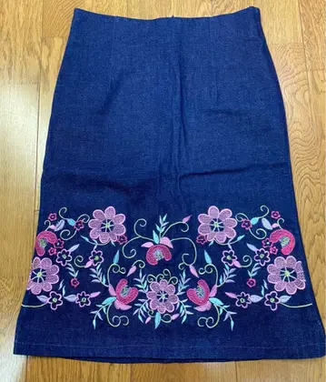 미사용 새상품!! 면 100% 스트레치 데님 스커트 M