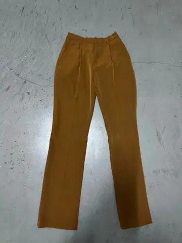 치카시츠 슬랙스