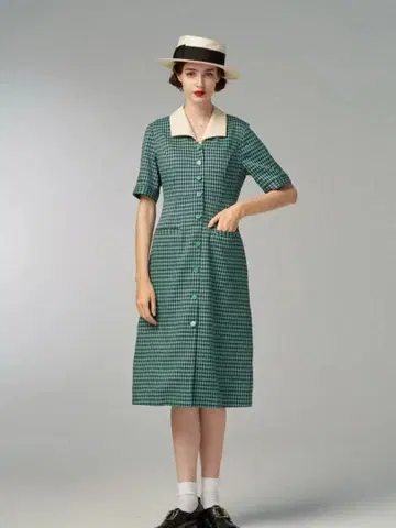 tnewties [메뉴판으로 얼굴을 가리고 있는] 오픈 카라 체크 원피스