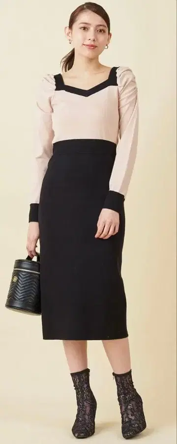 모듬 파워숄더 니트 타이 원피스