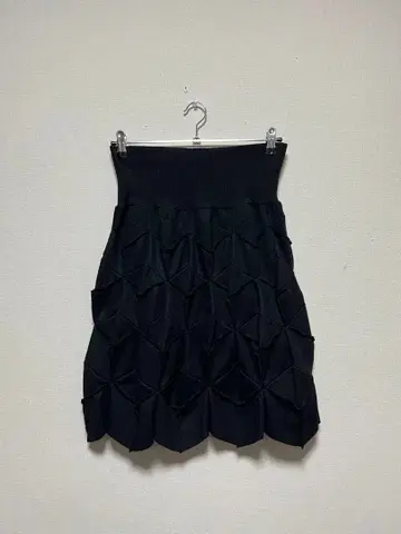 새상품급 시빌라 입체 형태 스커트 블랙