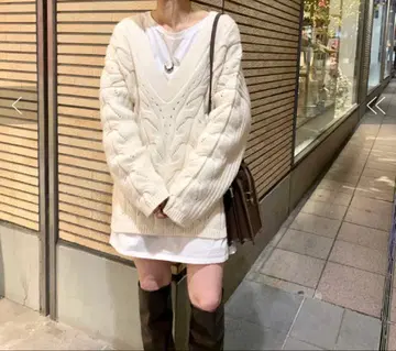 케이블 아이렛 니트