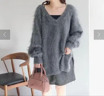 그레이 V넥 스웨터 kastane