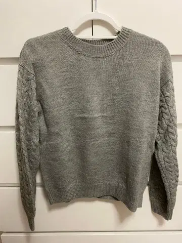 그레이 긴팔 니트 스웨터