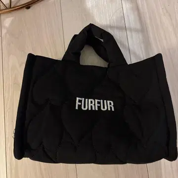 FURFUR 블랙 하트 퀼팅 숄더백