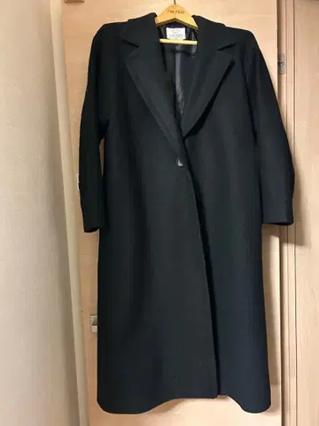 Ungrid 블랙 루즈 실루엣 체스터 코트