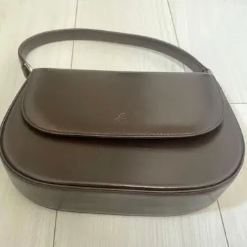 agnes b. 브라운 숄더백