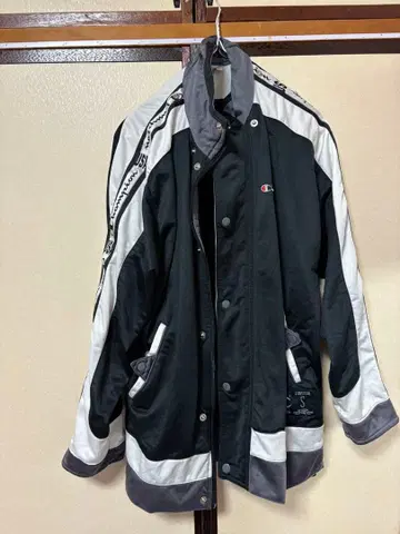 Champion 나일론 자켓 블랙/화이트