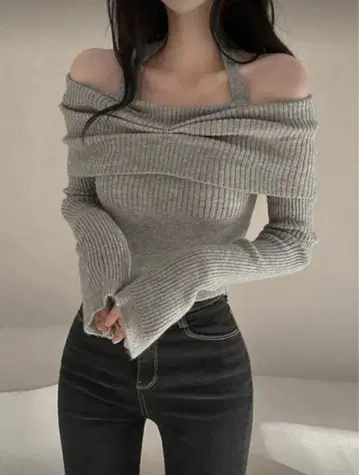 S 그레이 오프숄더 리브 니트