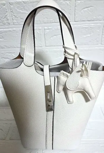 화이트 큐브형 핸드백 소프트 가죽 노브랜드 참 포함