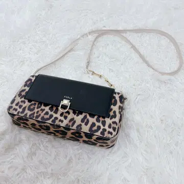 [ 최종 가격 ] FURLA 미니 숄더백 레오파드 무늬 로고