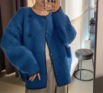 파란 버튼 달린 가디건 sly