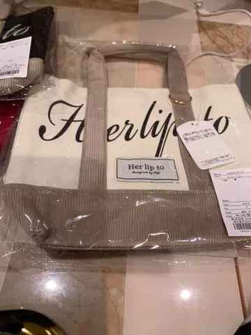 미사용 새상품 herlipto mini tote 루미네 토트백 와인