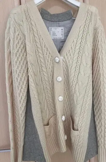 [ sacai ] 아이보리 케이블 짜임 가디건