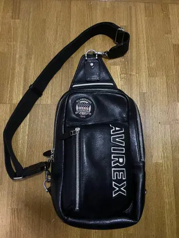 AVIREX 가죽 바디 백