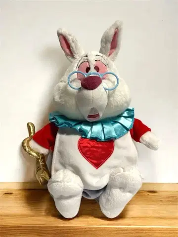 디즈니 원더랜드의 앨리스 화이트 토끼 봉제 인형