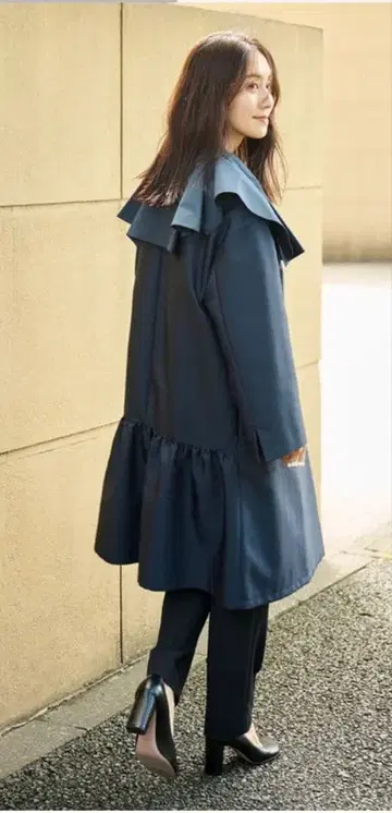 새상품급 해시뉴앙스 백 페플럼 코트