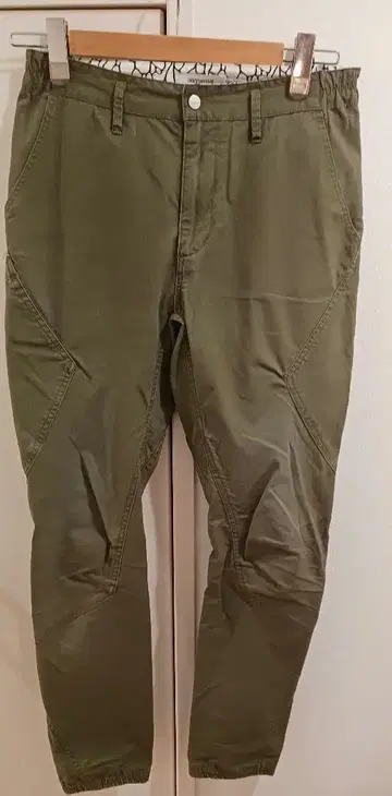논네이티브 카고 팬츠 카키색 남성용 S 사이즈
