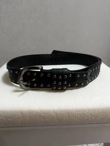 스터드 장식 블랙 가죽 벨트
