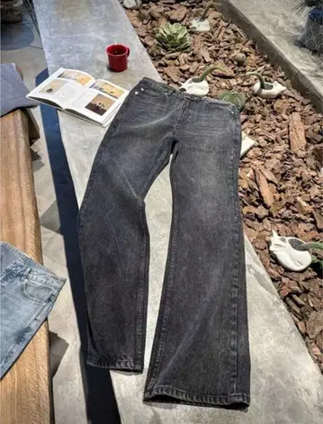 다크 그레이 부츠컷 데님