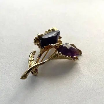 Euro vintage gold brooch amethyst leaf