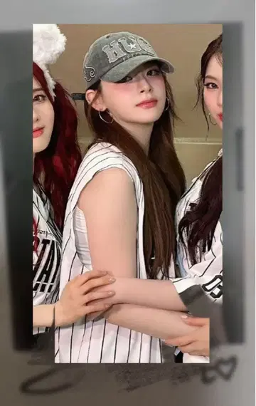 stayc 세운 폴라로이드 사인 포함 럭키드로우