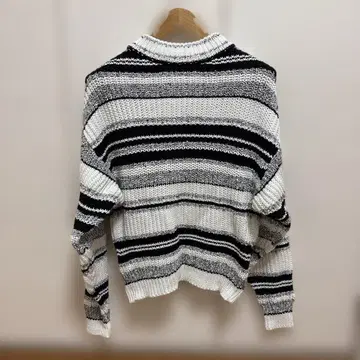 [ 새상품급 ] 투모로우랜드 니트 스웨터