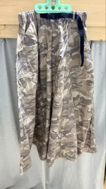 니코앤드 카모 패턴 롱 스커트 허리밴딩 플레어