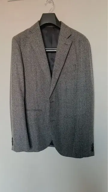 그레이 계열 체크 무늬 테일러드 자켓