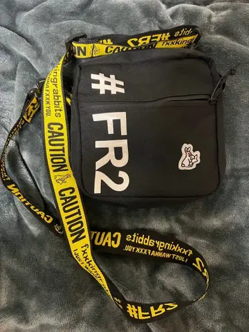 FR2 블랙 숄더백