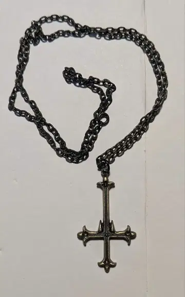 헌터헌터 최초 한정 혜택 역십자가 펜던트 클로로의 역십자가 모티브