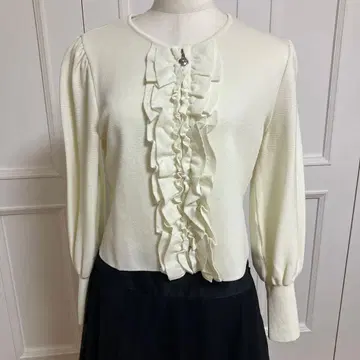 엠즈 그레이시 새상품 플라켓의 프릴이 귀여운 긴팔 니트 (40)