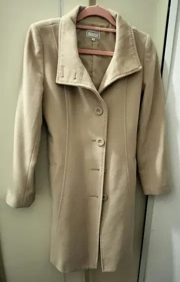 베이지 버튼 롱 코트
