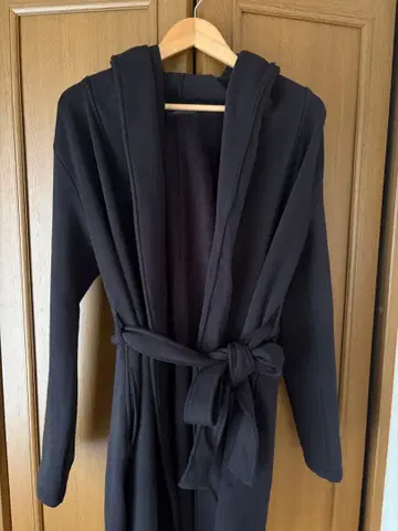 컴시즘 블랙 후드 부착 로브 허리 리본 겉옷 가디건