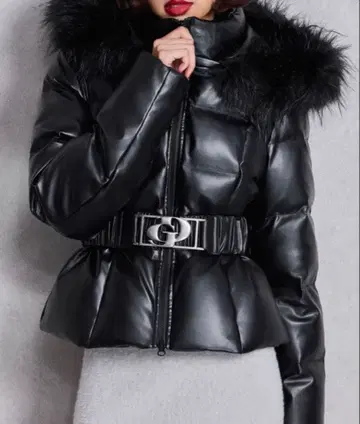 GYDA 제이다 2025년 GD 벨트 포함 인조 가죽 숏 다운 코트