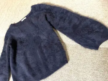 plage 플라주 모헤어 네이비 벌룬 슬리브 니트