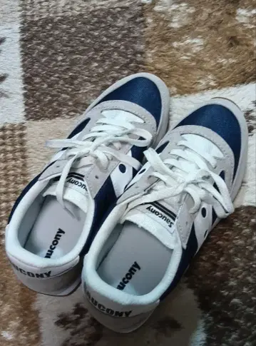 Saucony 네이비/화이트 스니커즈