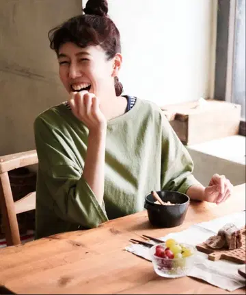 [ soulberry ] 올리브 그린 nichinichi 티셔츠