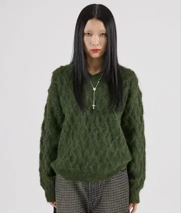 FTW SHAGGY CABLE V NECK KNIT