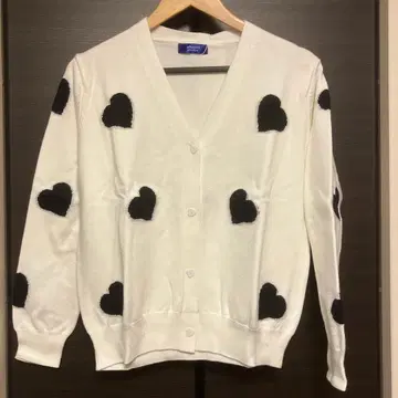 화이트 하트 무늬 가디건 미사용 새상품