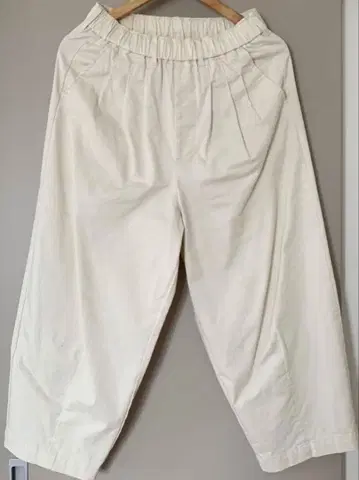 휴일과 시 뉴 모자 꽁지 팬츠 화이트