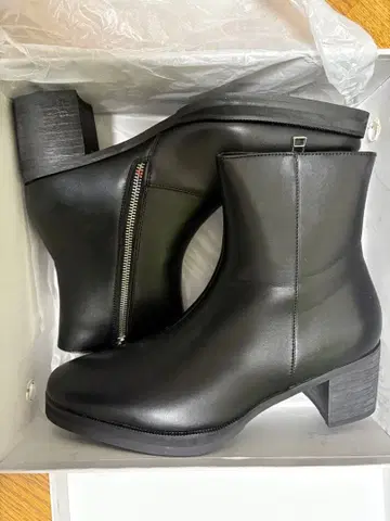 7cm 힐 사이드 지퍼 블랙 부츠