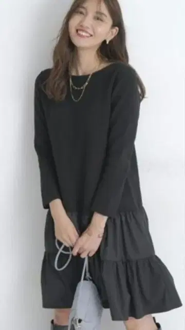 저스길리티 이소재 도킹 미니 원피스 블랙