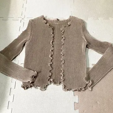 스페치오 새상품급 프릴 달린 베이지 플리츠 가디건 40