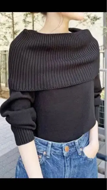 스피크앤스팬 오프숄더 니트